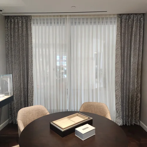Custom Blinds, Made-to-measure blinds fitted to the exact opening for clean lines and even light control. By Custom Fabric Creations, St. Petersburg, FL.